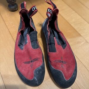 Five Ten Anasazi Climbing Shoes - Size 5